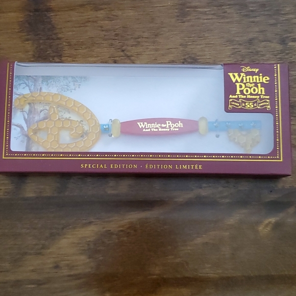 Winnie the Pooh Disney Special Edition key NIB - Picture 2 of 4